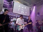 paradigm-shifter-saat-tampil-bersama-viky-sianipar.jpg
