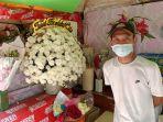 parit-penjual-karangan-bunga-di-pasar-cikin.jpg