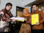 partai-golkar-resmi-usung-khofifah-dan-emil-dardak_20240517_205920.jpg
