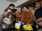 partai-golkar-resmi-usung-khofifah-dan-emil-dardak_20240517_210028.jpg