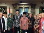 pasangan-agus-yudhoyono-sylviana-murni-bersama-ketua-umum-pan-ke-pp-muhammadiyah_20161007_132254.jpg