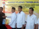 pasangan-bupati-dan-wakil-bupati-batang-terpilih-wihaji-suyono_20170315_132912.jpg