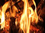 pasangan-kekasih-nekat-bakar-diri-di-surabaya_20180407_113601.jpg