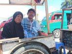 pasangan-manula-jual-bensin-eceran-demi-menyambung-hidup.jpg
