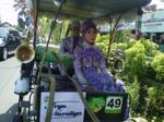 pasangan-nikah-massal-di-hari-bumi.jpg