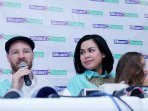 pasangan-seleb-melanie-ricardo-dan-tyson-lynch-usai-melahirkan_20160506_145005.jpg
