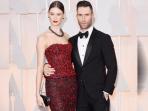 pasangan-selebriti-adam-levine-dan-behati-prinsloon_20160229_164137.jpg