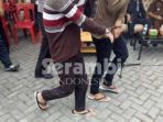 pasangan-sesama-jenis-dihukum-cambuk_1_20170523_134741.jpg