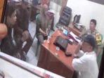 pasangan-sesama-jenis-ih-dan-ay-dibawa-ke-kantor-desa-pakuwon-cianjur.jpg