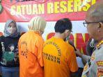 pasangan-suami-istri-p-dan-a-bekasi-rantai.jpg