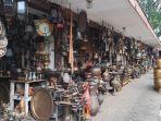 pasar-barang-antik-jalan-surabaya.jpg