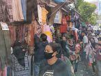 pasar-jatinegara-pembeli-nih3.jpg