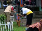 pasar-mingguan-di-lapang-pasar-puri-cipageran-indah-i_20210110_202011.jpg