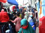 pasar-tanah-abang-ramai-saat-psbb_20200518_210201.jpg