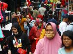 pasar-tanah-abang-ramai-saat-psbb_20200518_221426.jpg