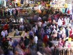 pasca-kerusuhan-pasar-tanah-abang-kembali-ramai_20190526_181229.jpg