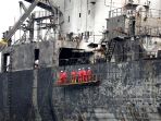 pasca-terbakarnya-kapal-tanker-mt-jag-leela-di-medan_20200512_222250.jpg