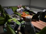 pasien-rumah-sakit-ukraina-berlindung-dari-gempuran-rusia_20220302_071023.jpg
