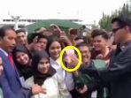 paspampres-tekuk-dua-jari-warga_20181009_190049.jpg