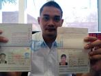 paspor-pasutri-asal-tiongkok-jual-batu-akik_20150520_134303.jpg
