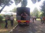 pasukan-brimob-bersiaga-di-kantor-dpp-golkar_20141125_122640.jpg