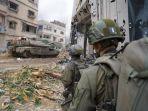 pasukan-idf-dari-divisi-infanteri-berjalan-dengan-perlindungan-tank.jpg