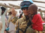 pasukan-konga-dekati-anak-anak-korban-konflik-di-darfur_20160623_130647.jpg