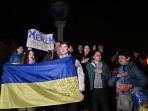 pasukan-rusia-mundur-dari-kherson-rakyat-ukraina-bersorak_20221112_084605.jpg