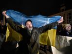 pasukan-rusia-mundur-dari-kherson-rakyat-ukraina-bersorak_20221112_085239.jpg
