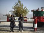 pasukan-taliban-berperan-sebagai-polisi-afghanistan_20211006_201136.jpg