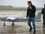 pasukan-ukraina-sedang-mengoperasikan-drone.jpg