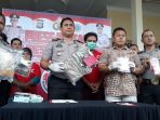 pasutri-pengedar-ganja_20180413_161620.jpg