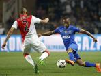 patrice-evra-fabinho_20150423_053134.jpg
