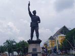 patung-brigjen-ignatius-slamet-riyadi-di-jalan-slamet-riyadi-kota-solo.jpg