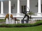 patung-di-istana-kepresidenan_20160623_131206.jpg