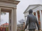 patung-james-meredith-mahasiswa-pertama-keturunan-afrika-amerika_20160621_220903.jpg