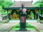 patung-mangkunegoro-vi.jpg