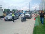 patwal-motor-bm-04-anggota-satlantas-polres-sukabumi-melahirkan-di-ambulans.jpg