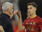 paulo-dybala-kanan-disambut-oleh-pelatihnya-jose-mourinho.jpg