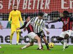 paulo-dybala-saat-berduel-dengan-franck-kessie.jpg