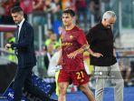 paulo-dybala-tengah-bercanda-dengan-pelatihnya-jose-mourinho.jpg