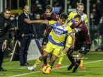 paulo-dybala-tengah-mengungguli-gelandang-salernitana-italia-leonardo-capezzi.jpg