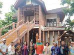 paulus-waterpauw-meresmikan-anjungan-daerah-papua-bara.jpg