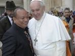 paus-franciscus-selfie-dengan-putut-prabantoro_20180919_112540.jpg
