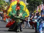 pawai-bunga-gelaran-surabaya-vaganza_20180507_100008.jpg