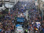 pawai-persib-juara-piala-presiden-2015_20151026_095354.jpg