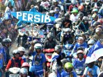 pawai-persib-juara-piala-presiden-2015_20151026_095822.jpg
