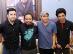 payung-teduh-launching-album-ruang-tunggu_20171219_212841.jpg