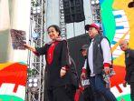 pdip-megawati-soekarnoputri-dan-puan-maharani-bagikan-kaos-kampanye-ganjar-mahfud-di-banyuwangi.jpg