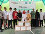 pdsb-dan-izi-bagikan-210-paket-ramadhan-pada-dhuafa_20180614_100759.jpg